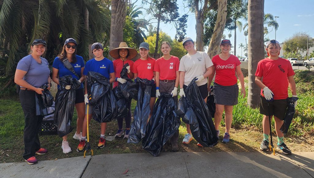 trash cleanup volunteers